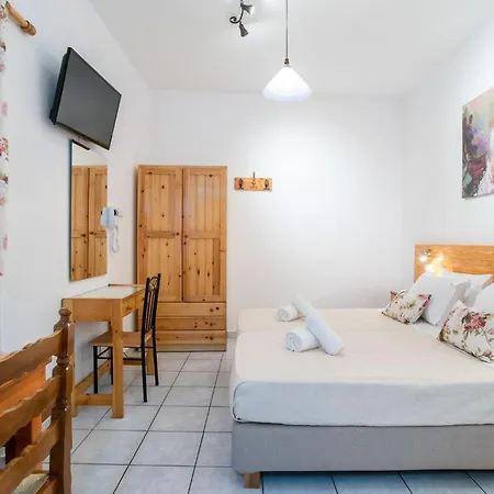 Penzion Comfort Double Or Twin Or Semi-basement Páros
