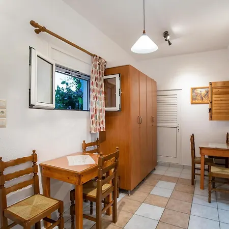 Comfort Double Or Twin Or Semi-basement Casa de hóspedes Páros